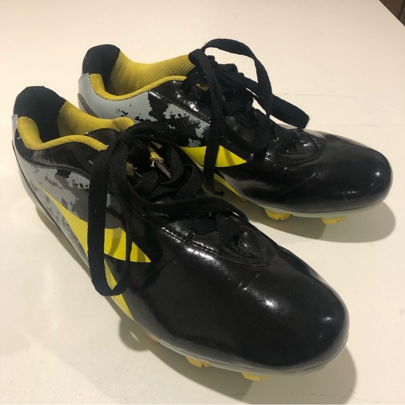 Diadora Soccer Shoes Mens size 8.5 Black, Yellow and Grey - Picture 2 of 8